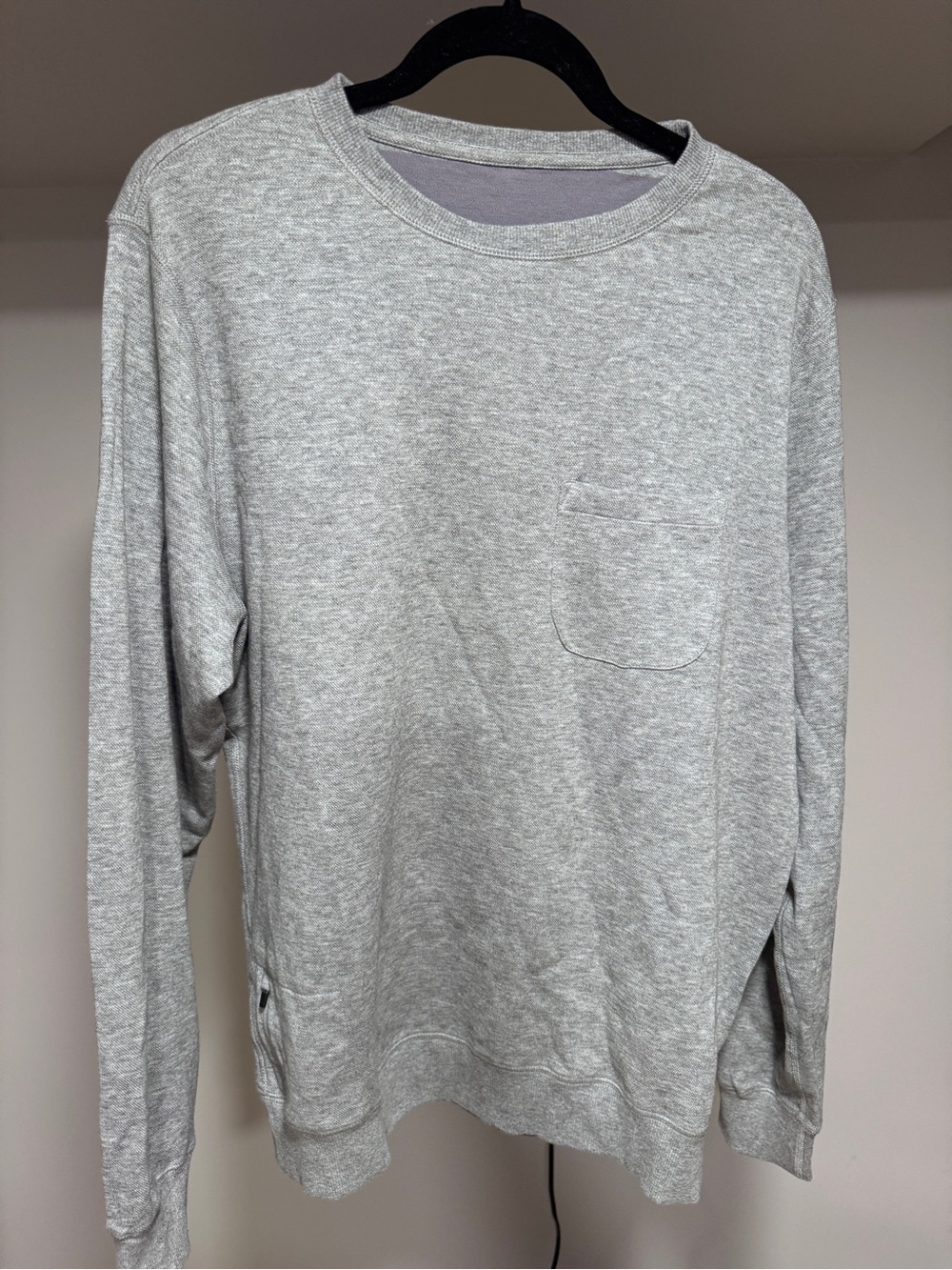 Vuori Heather Gray Crewneck Long Sleeve Pocket Sweatshirt